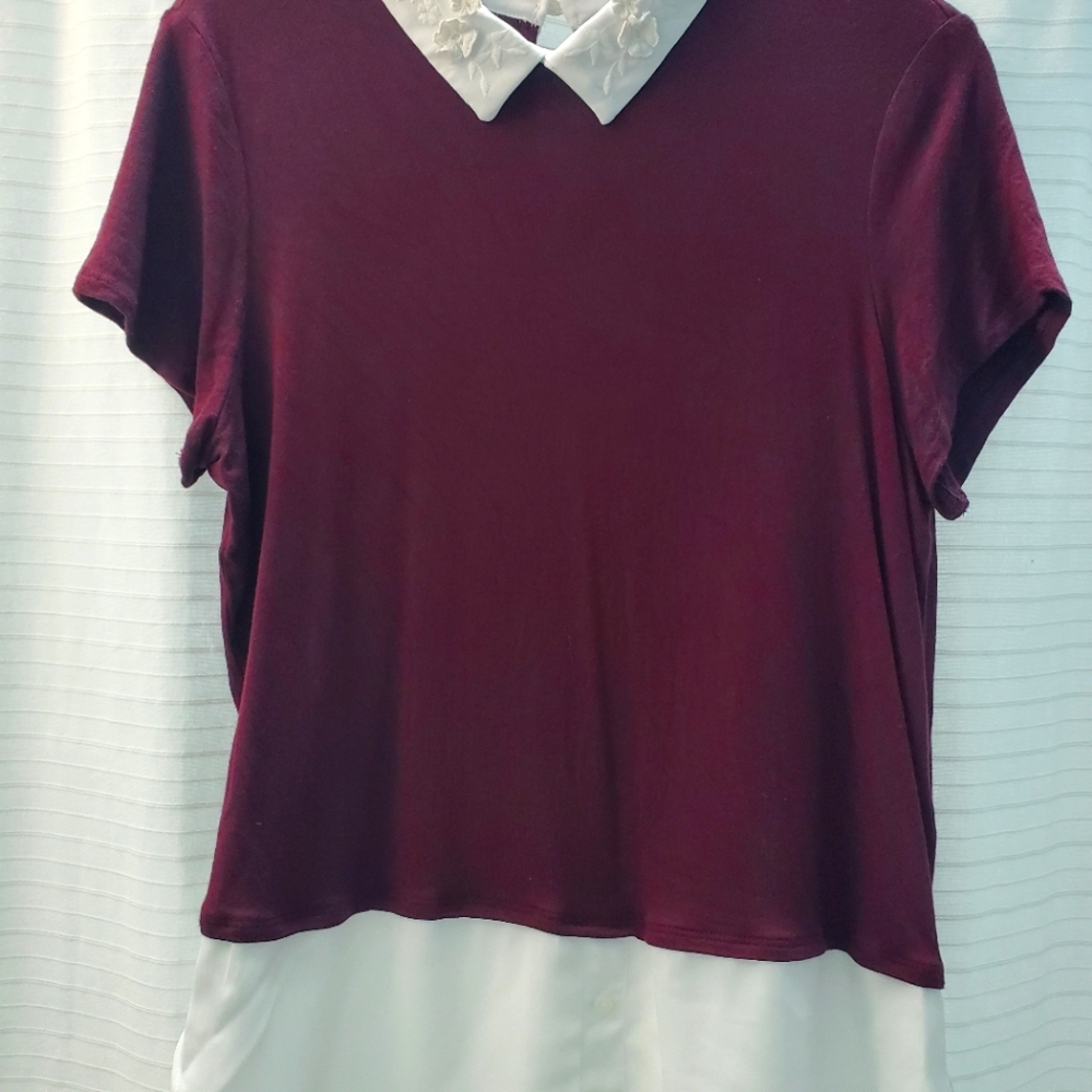 Elle: med short sleeve dress shirt with embroidered flowers on neckline